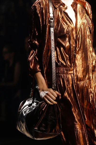 Look 25